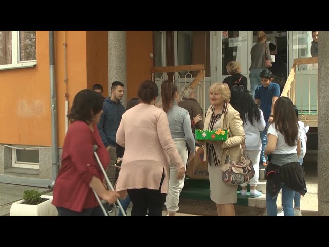 Members of the Circle of Serbian Sisters in Kruševac gave eggs and gifts to the children of the "Jefimija" Home.